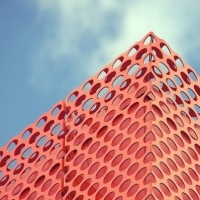 j��������